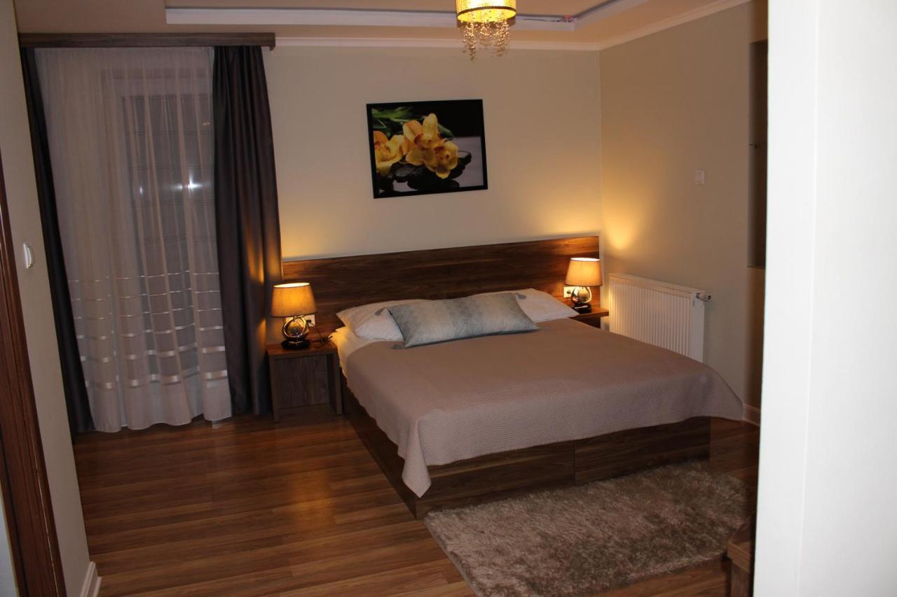 Piano Cafe Hotel