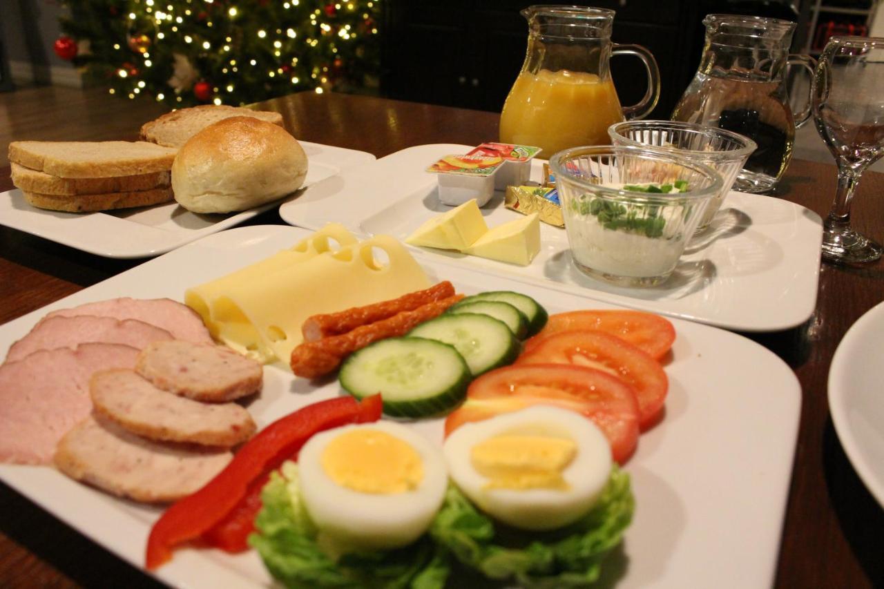 Piano Cafe Hotel *